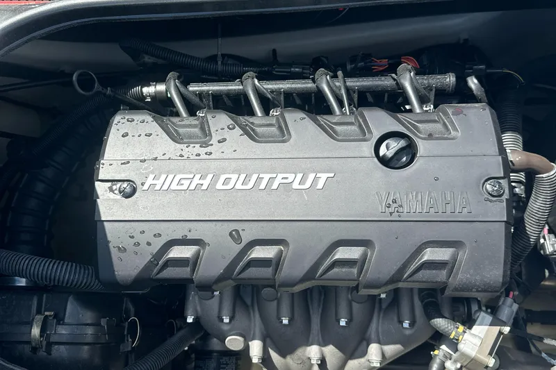 Slide: The Image of 2019 Yamaha WaveRunner VX Cruiser HO engine, high output, close-up view. - 20