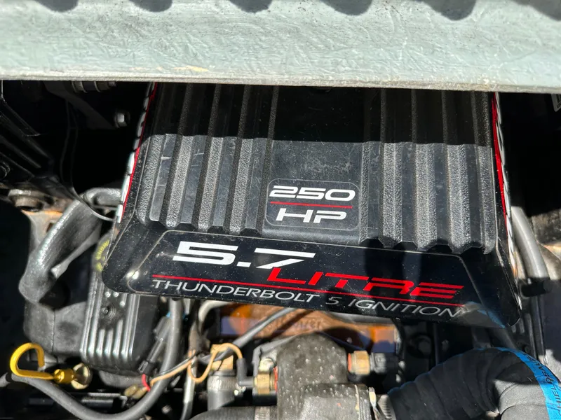 Slide: The Image of Engine of 1998 Sea Ray 240 Sundancer, 5.7L, 250 HP, Thunderbolt ignition. - 20