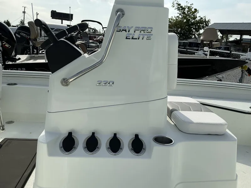 Slide: The Image of Excel Bay Pro 220 220 ELITE 2025 - 7