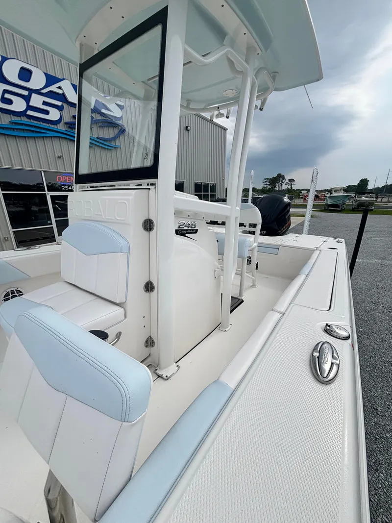 Slide: The Image of Robalo 246 Cayman 2021 - 5