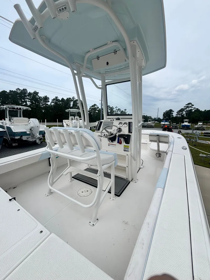 Slide: The Image of Robalo 246 Cayman 2021 - 7