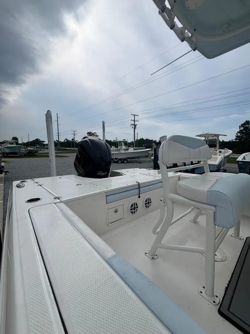 Slide: The Image of Robalo 246 Cayman 2021 - 8