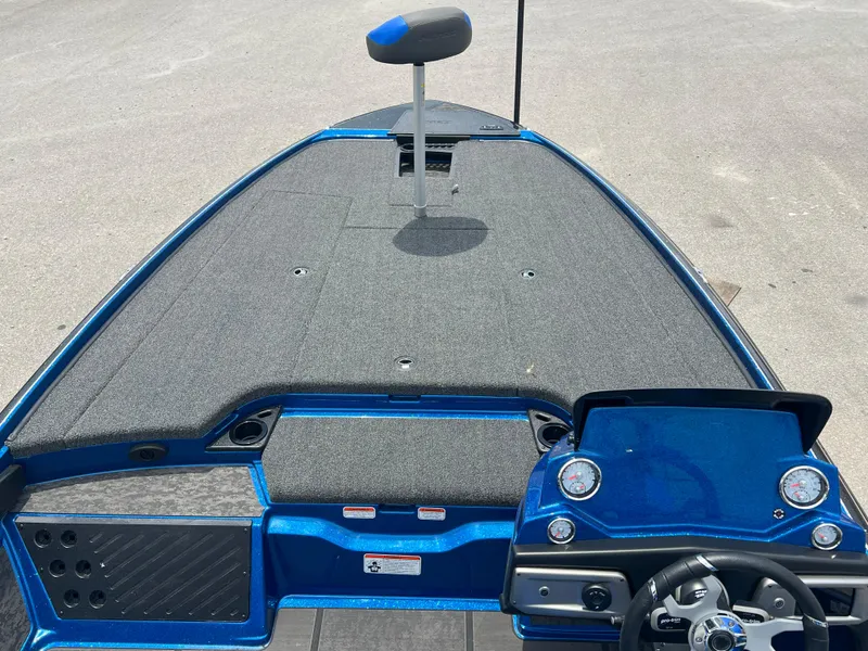 Slide: The Image of 2025 Nitro Z20 XL boat interior with steering console and spacious deck. - 5