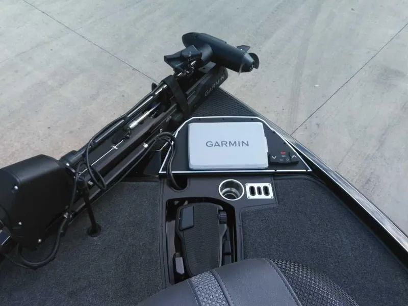 Slide: The Image of 2025 Ranger Z521R Cup-Equipped boat with Garmin navigation system and trolling motor. - 7