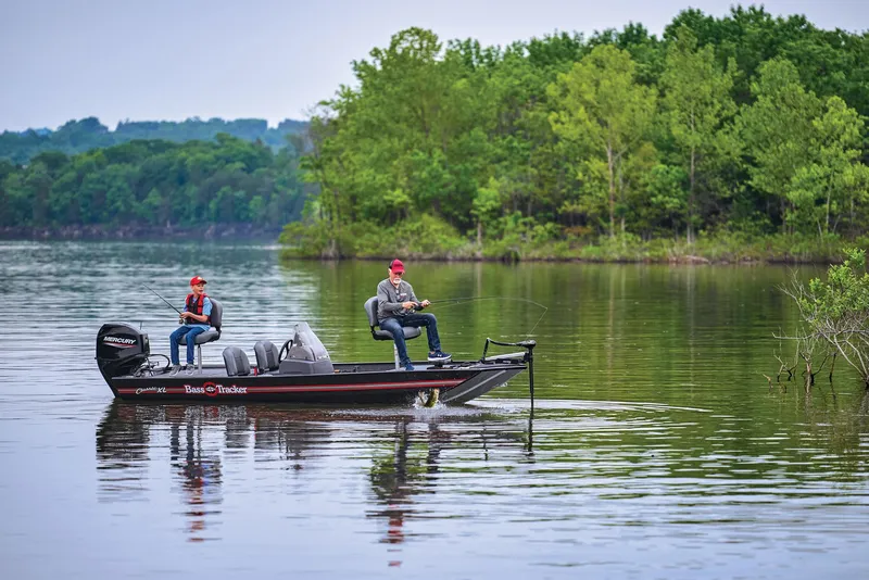 Slide: The Image of Tracker Bass Tracker Classic XL 2025 - 41