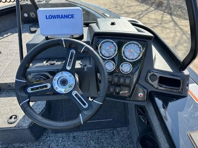 Slide: The Image of Steering console of 2025 Tracker Targa V-18 WT with Lowrance display and gauges. - 7