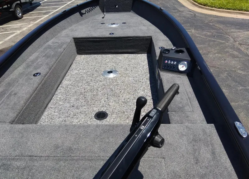 Slide: The Image of Tracker Super Guide V 16 T 2025 - 5