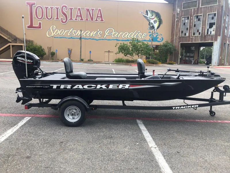 Slide: The Image of 2025 Tracker Panfish 17 boat parked at Louisiana Sportsman's Paradise. - 5