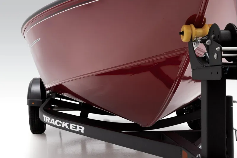 Slide: The Image of Tracker Super Guide V-16 T 2025 - 9