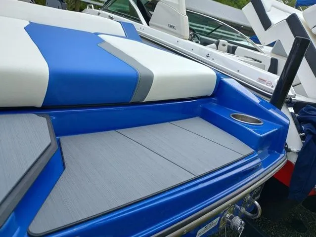 Slide: The Image of Axis Wake Research T220 2025 - 16