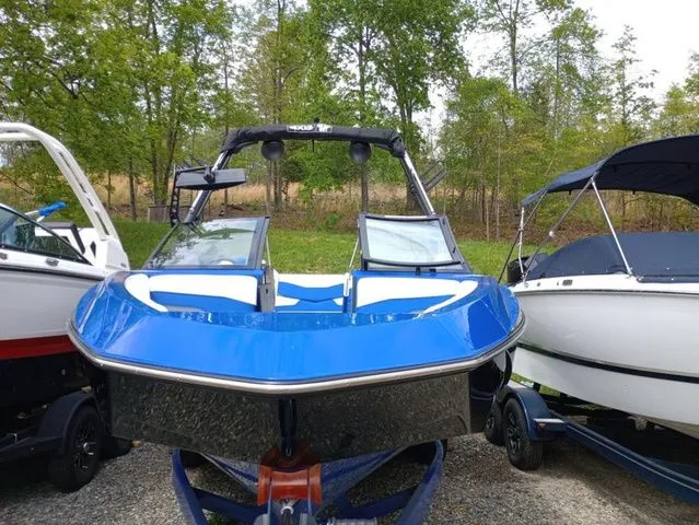 Slide: The Image of Axis Wake Research T220 2025 - 5