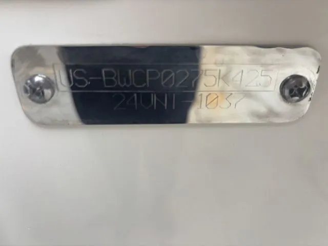 Slide: The Image of Boston Whaler 240 Vantage 2025 - 12