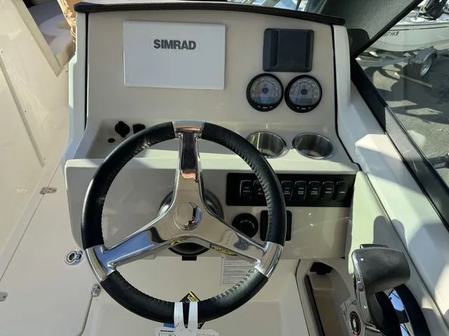 Slide: The Image of Boston Whaler 240 Vantage 2024 - 18