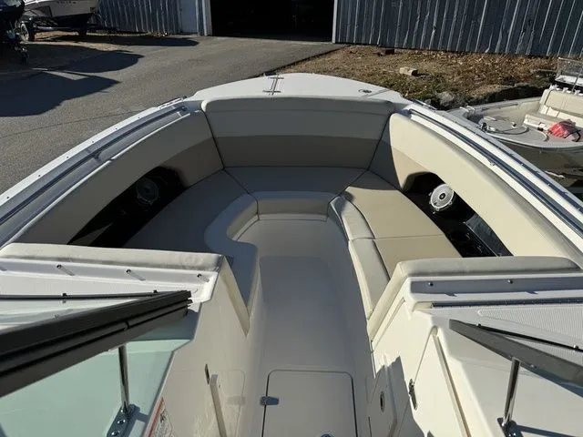 Slide: The Image of Boston Whaler 240 Vantage 2024 - 25