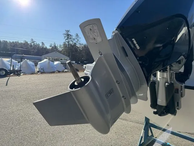 Slide: The Image of Boston Whaler 240 Vantage 2024 - 5