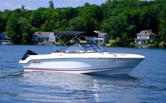 Slide: The Image of Boston Whaler 210 Vantage 2024 - 1