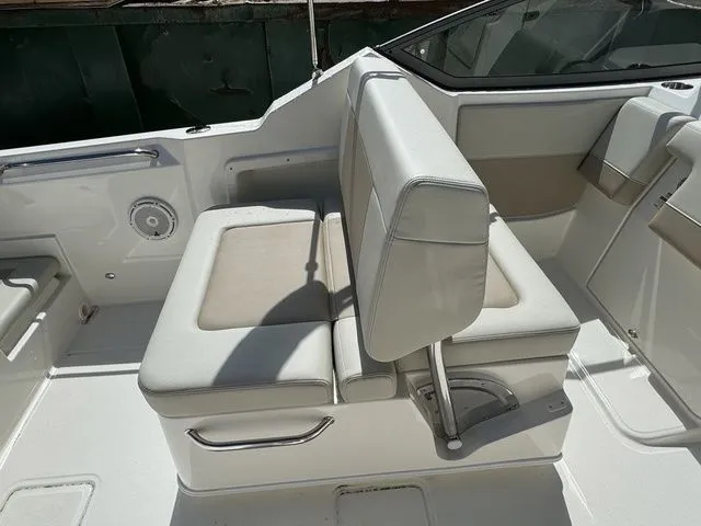 Slide: The Image of Boston Whaler 210 Vantage 2024 - 14