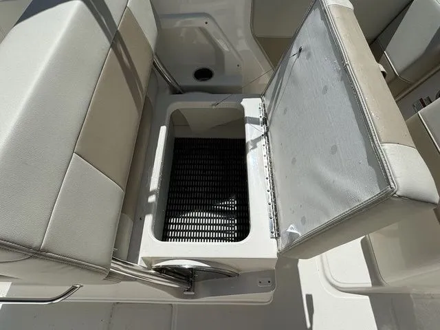 Slide: The Image of Boston Whaler 210 Vantage 2024 - 17