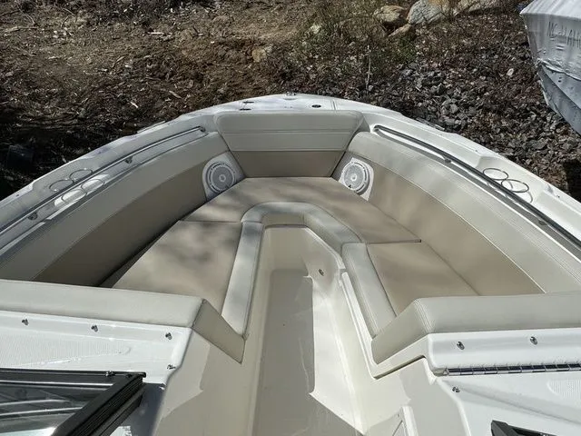 Slide: The Image of Boston Whaler 210 Vantage 2024 - 29