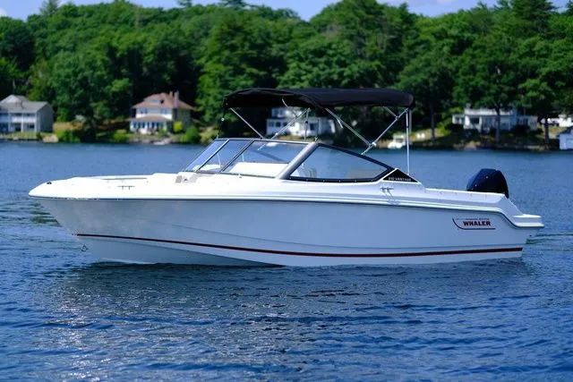 Slide: The Image of Boston Whaler 210 Vantage 2024 - 4
