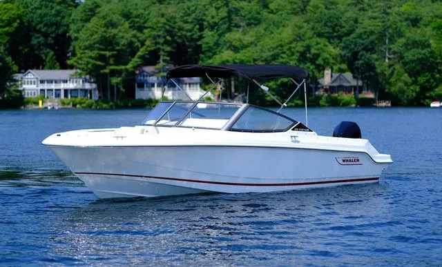 Slide: The Image of Boston Whaler 210 Vantage 2024 - 5
