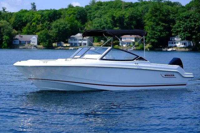 Slide: The Image of Boston Whaler 210 Vantage 2024 - 7