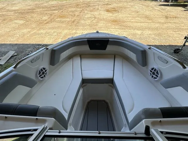 Slide: The Image of Chaparral 21 SSi 2025 - 18