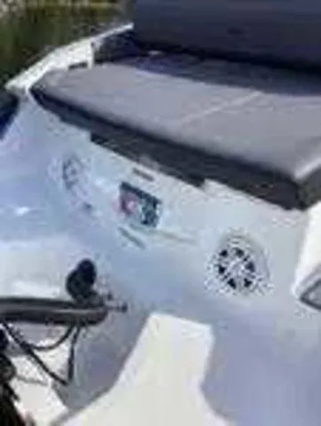 Slide: The Image of Cobalt R4 Outboard 2025 - 14