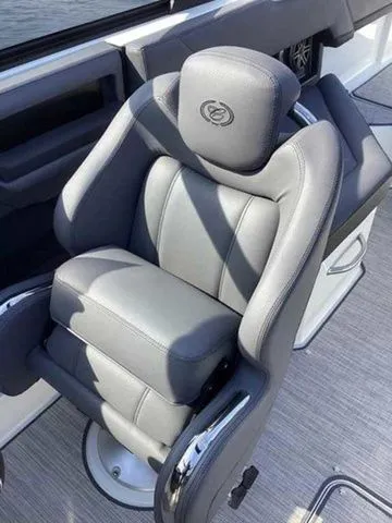 Slide: The Image of Cobalt R4 Outboard 2025 - 17