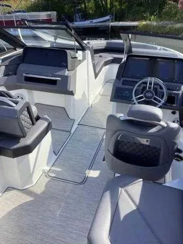 Slide: The Image of Cobalt R4 Outboard 2025 - 24