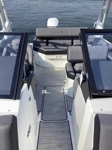 Slide: The Image of Cobalt R4 Outboard 2025 - 27