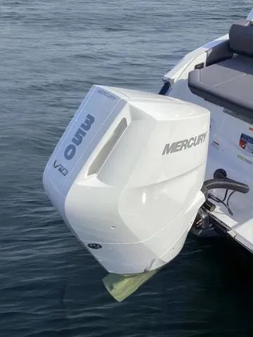 Slide: The Image of Cobalt R4 Outboard 2025 - 3