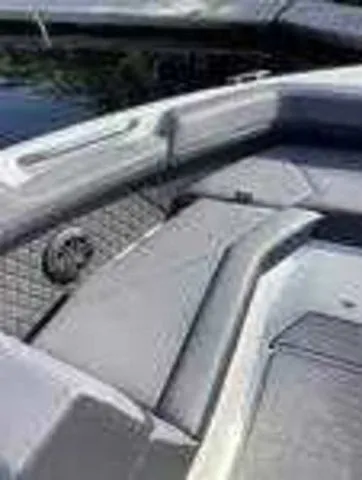 Slide: The Image of Cobalt R4 Outboard 2025 - 34