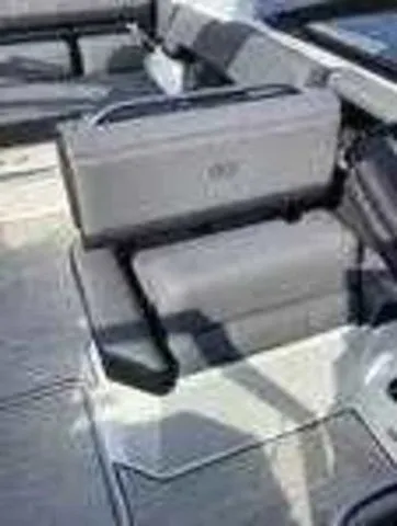 Slide: The Image of Cobalt R4 Outboard 2025 - 5