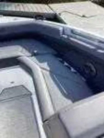 Slide: The Image of Cobalt R4 Outboard 2025 - 7