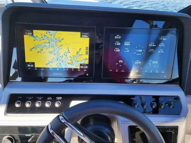 Slide: The Image of Cobalt R4 Outboard 2025 - 5