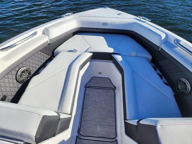 Slide: The Image of Cobalt R4 Outboard 2025 - 6