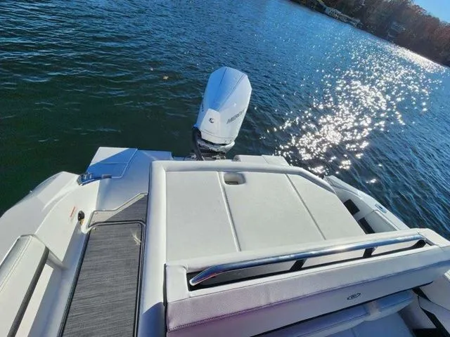 Slide: The Image of Cobalt R4 Outboard 2025 - 7