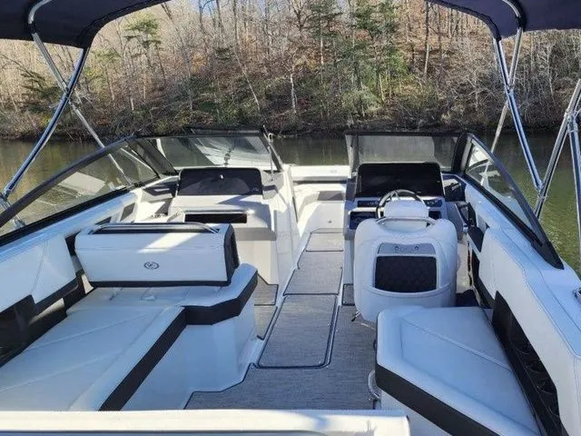 Slide: The Image of Cobalt R4 Outboard 2025 - 8