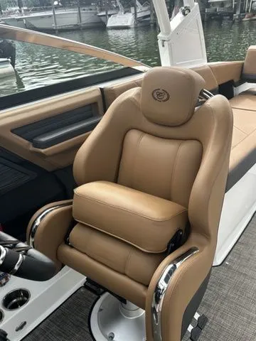 Slide: The Image of Cobalt R6 Outboard 2023 - 10