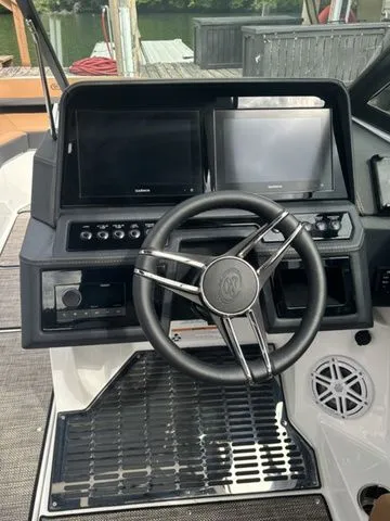 Slide: The Image of Cobalt R6 Outboard 2023 - 6