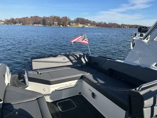 Slide: The Image of Cobalt R8 Surf 2025 - 13