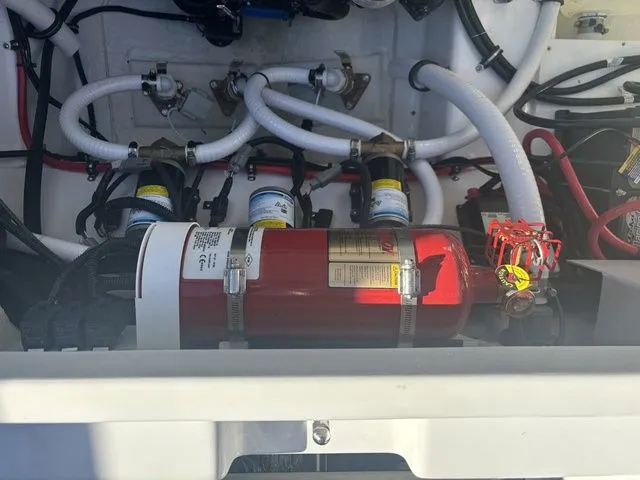 Slide: The Image of Cobalt R8 Surf 2025 - 14