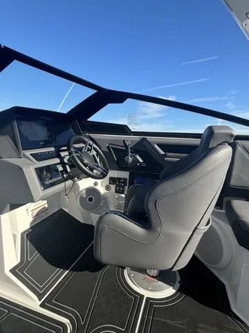 Slide: The Image of Cobalt R8 Surf 2025 - 6