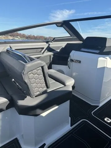 Slide: The Image of Cobalt R8 Surf 2025 - 7