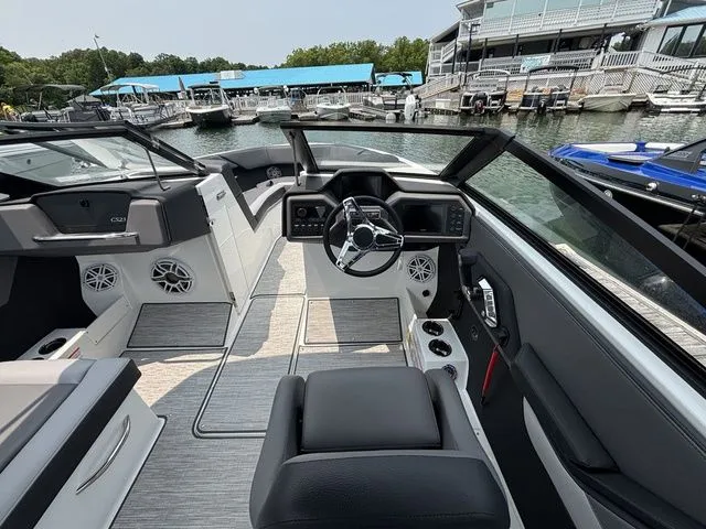 Slide: The Image of Cobalt CS23 Surf 2025 - 10