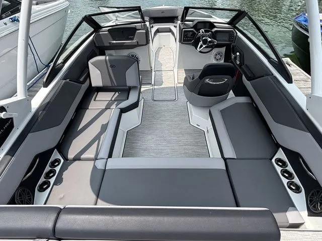 Slide: The Image of Cobalt CS23 Surf 2025 - 5