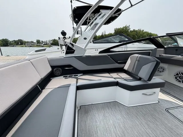 Slide: The Image of Cobalt CS23 Surf 2025 - 6