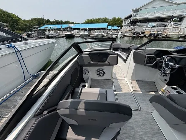 Slide: The Image of Cobalt CS23 Surf 2025 - 9