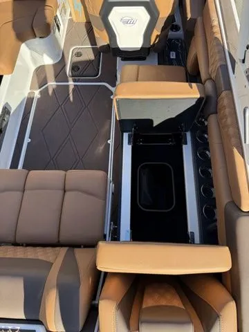 Slide: The Image of Malibu M230 2025 - 15